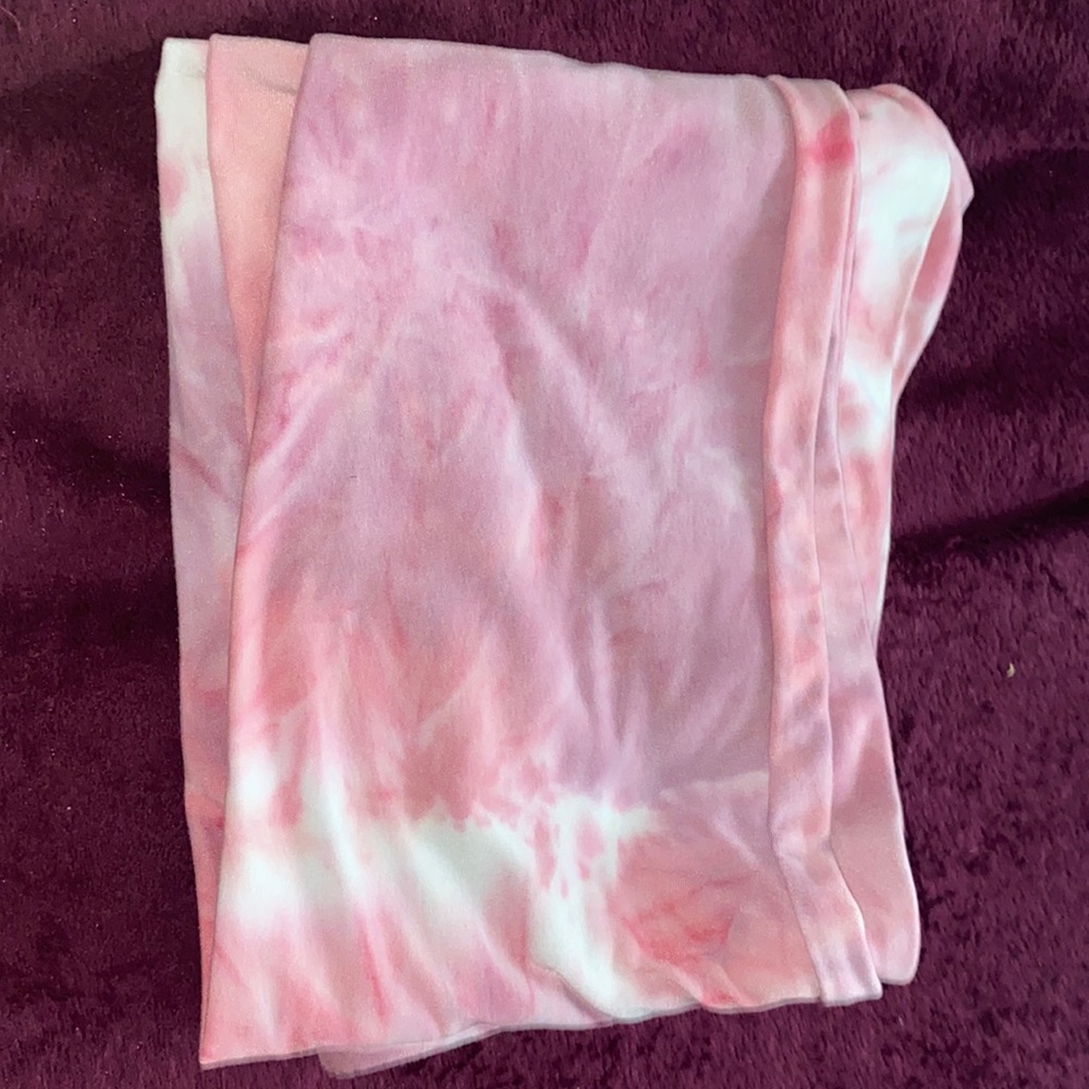 They are pink and white leggings